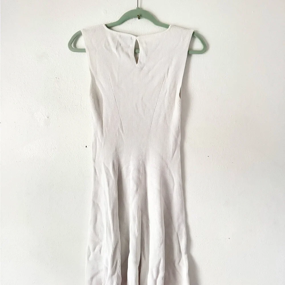Mossimo  Dutti Ribbed Knit White Sleeveless Dress with Key Hole Back Size Large - Picture 3 of 9